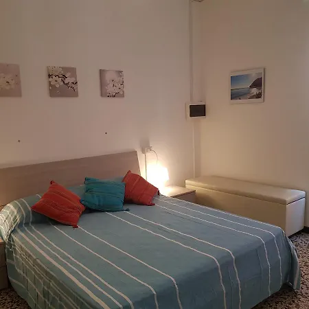 Monterosso Old Town Flat * モンテロッソ・アル・マーレ